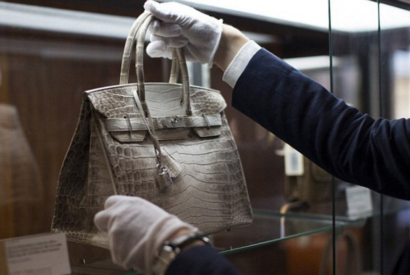 Here are the most expensive handbag in the world sold for $ 300 thousand | Dress24h