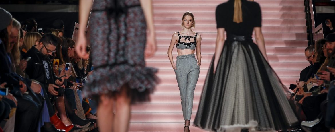 The philosophy of women's dresses