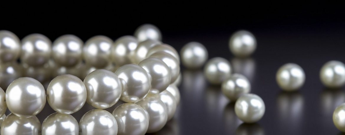 Jewelry Made Of Pearls. Tips For Stylists Of Your Choice