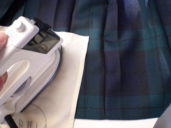 How to iron a pleated skirt