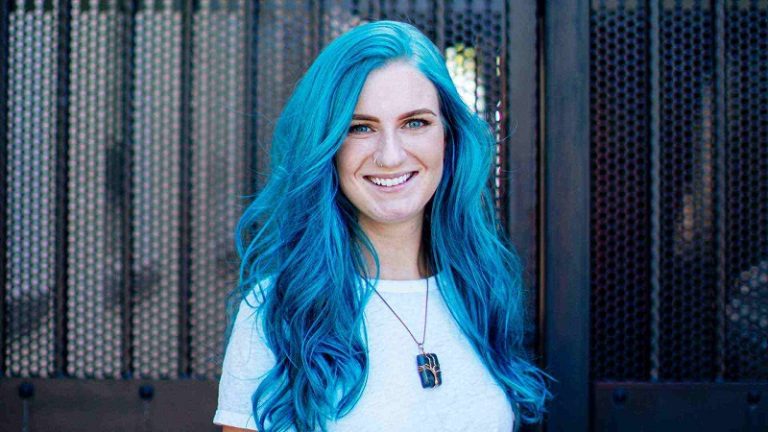 Blue Hair: Who They Look Good On And How To Do It - Dress24h