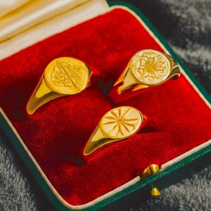Signet rings with a jewelry box
