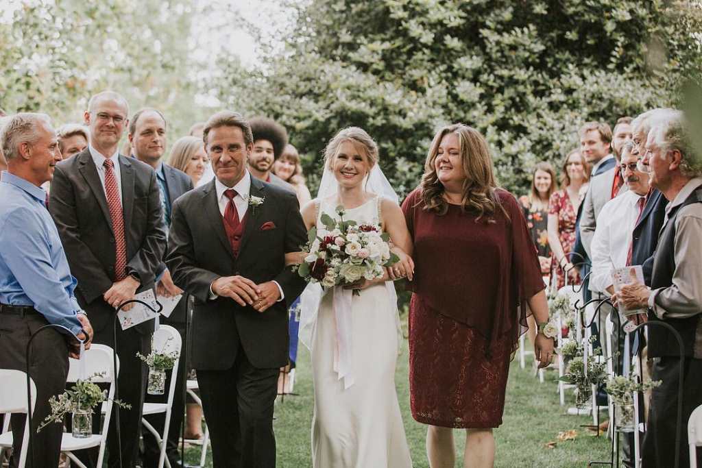 What to wear to an autumn outdoor wedding
